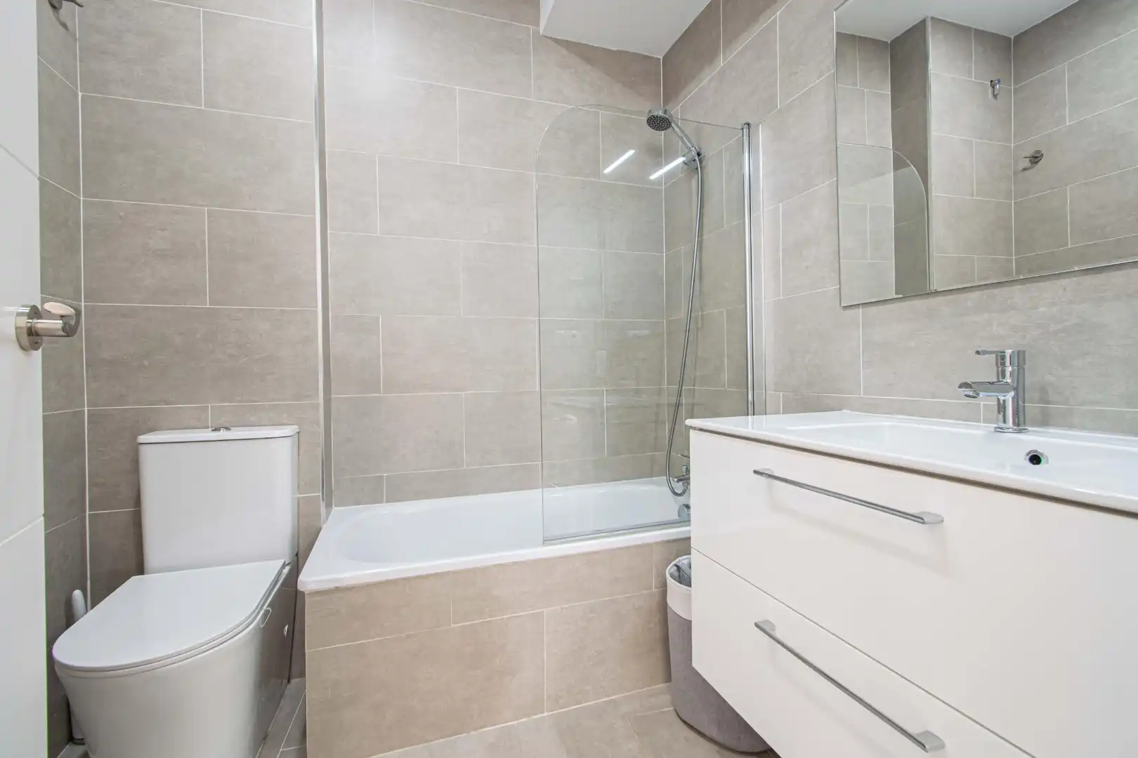 Baño de Piso en venta en Sevilla con Aire acondicionado, Calefacción y Balcón