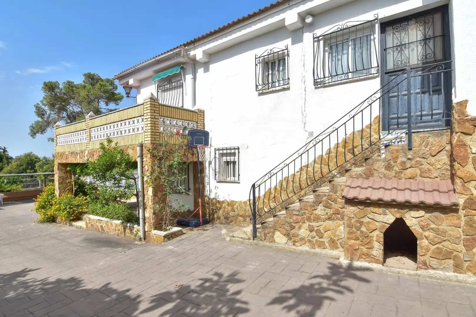 Vista exterior de Casa o chalet en venta en Montserrat con Aire acondicionado, Calefacción y Jardín privado