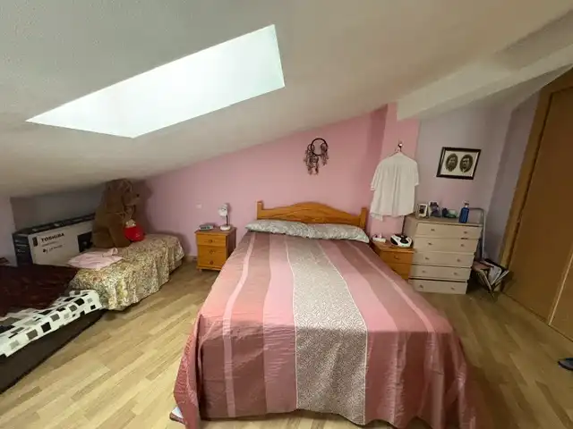 Habitación de Ático en venta en Guadalajara con Calefacción, Parquet y Terraza