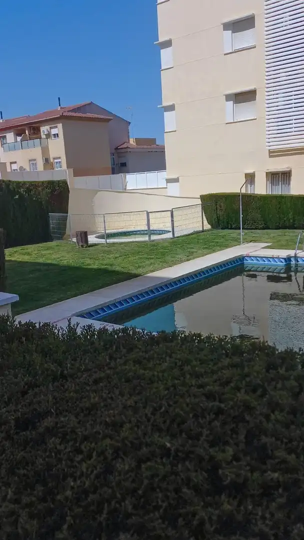 Piscina de Pis en venda en Antequera amb Aire condicionat, Calefacció i Jardí privat