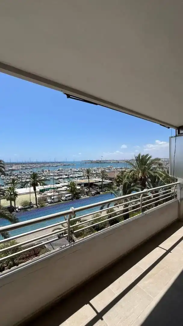 Außenansicht von Wohnung zur Miete in Torrevieja mit Klimaanlage und Balkon
