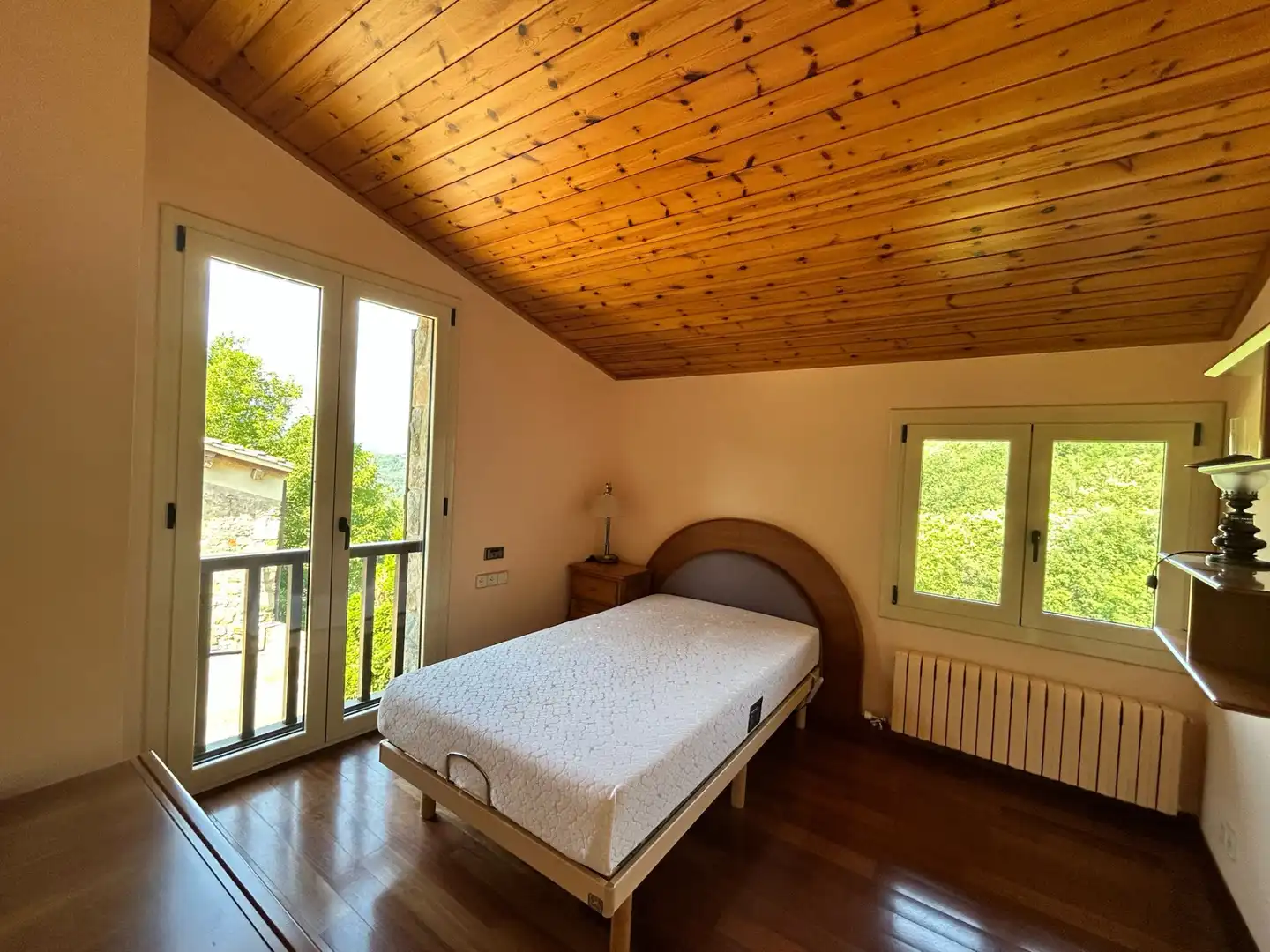 Habitación de Casa o chalet en venta en Sant Joan Les Fonts con Aire acondicionado, Calefacción y Parquet