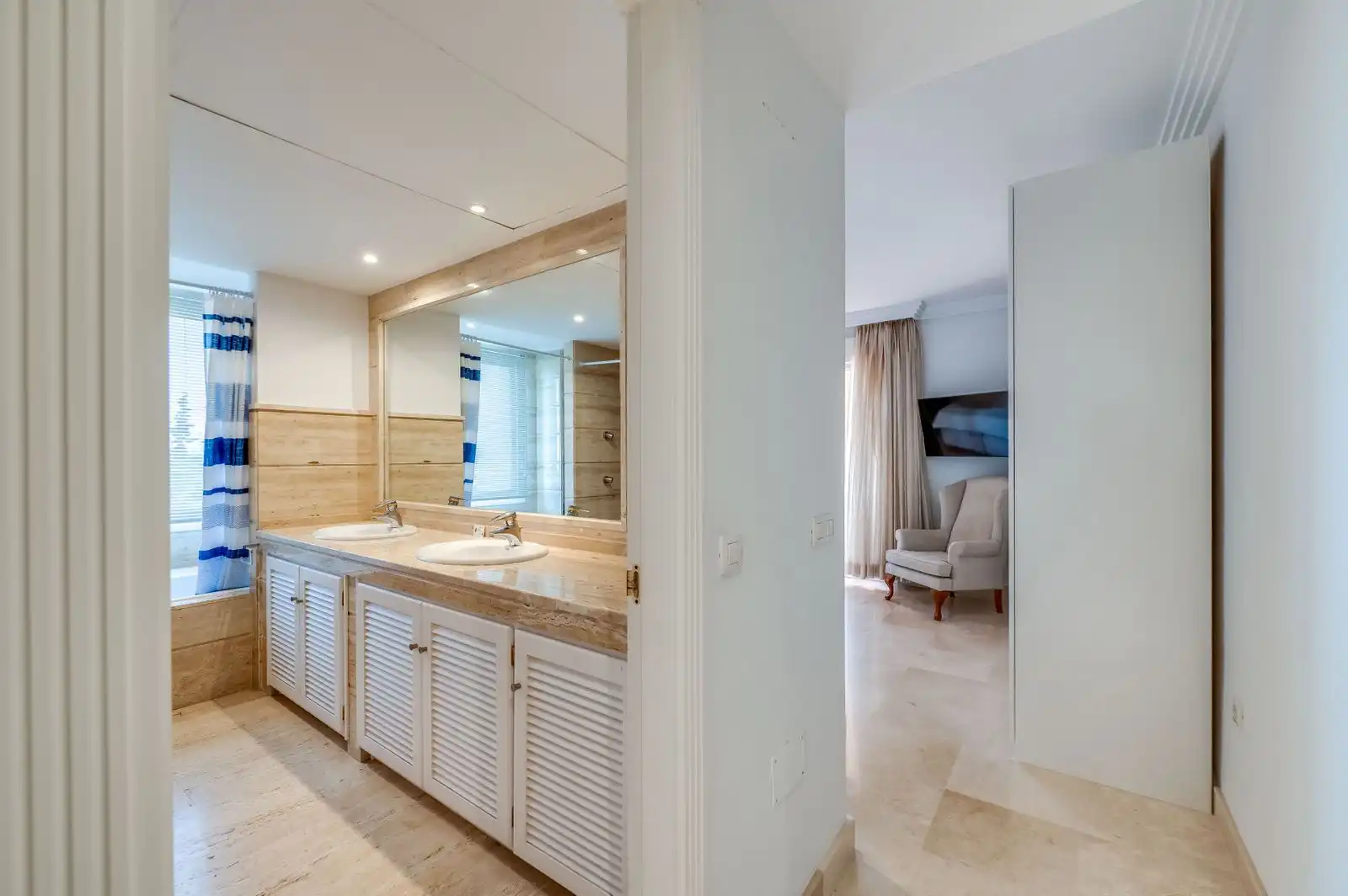 Baño de Ático en venta en Marbella con Terraza, Trastero y Amueblado