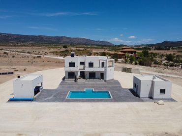 Villa con piscina in vendita a El Pinós / Pinoso