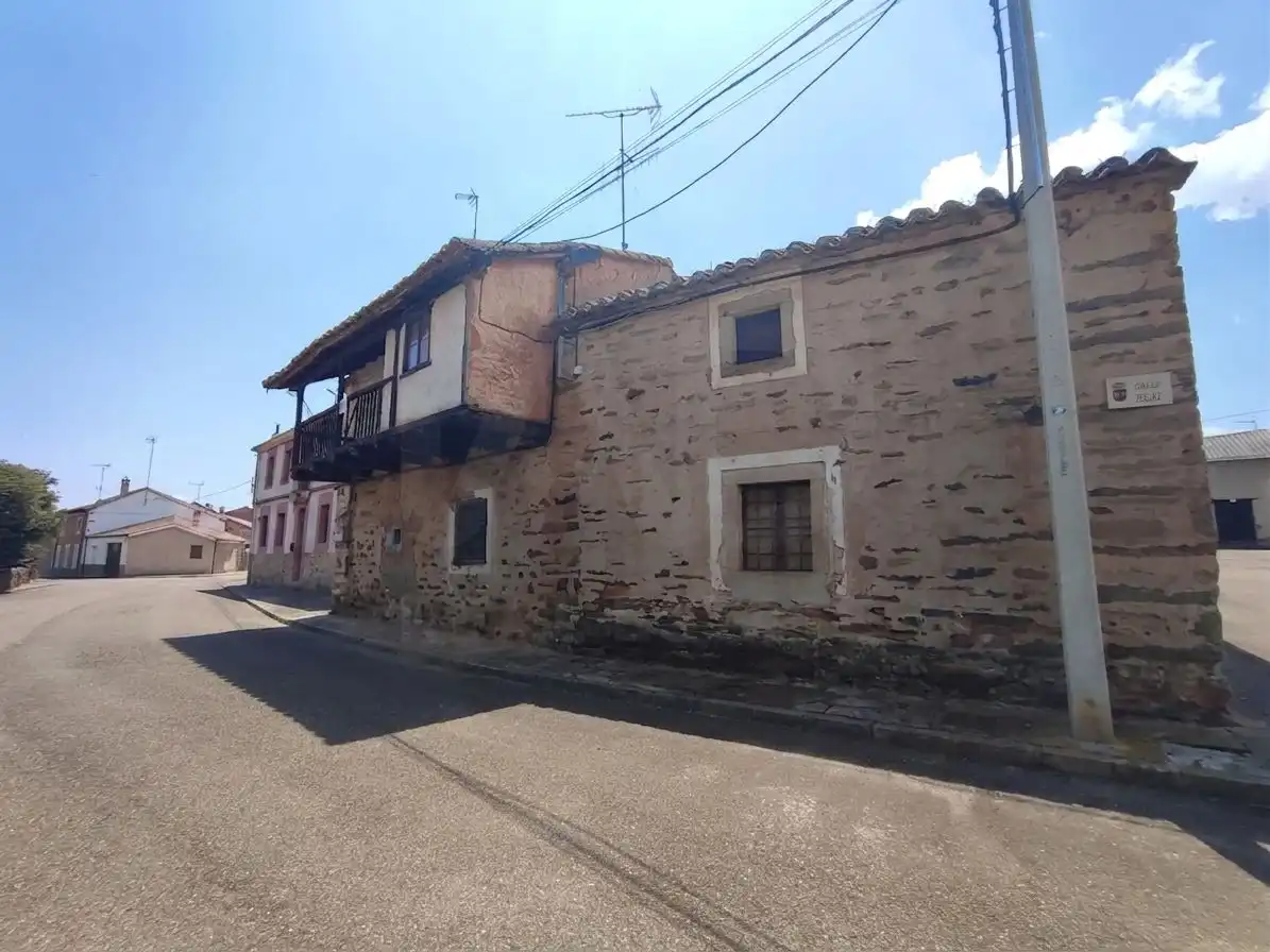 Casa rústica en venda a Val de San Lorenzo