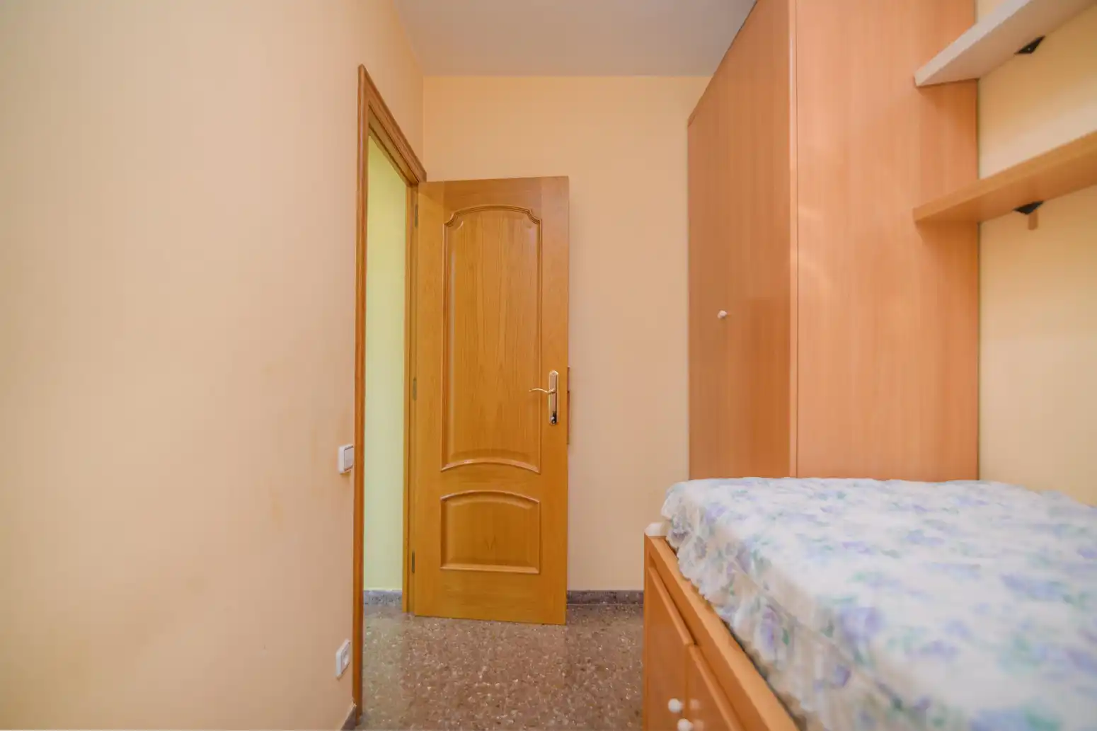 Dormitori de Pis en venda en Sant Boi de Llobregat amb Aire condicionat i Balcó