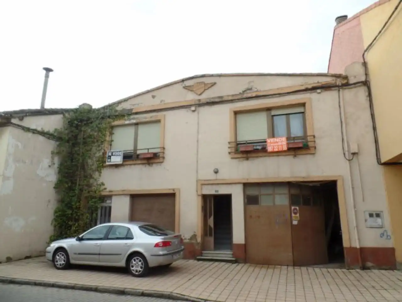 Exterior view of Houses for sale in Mansilla de las Mulas  with Heating