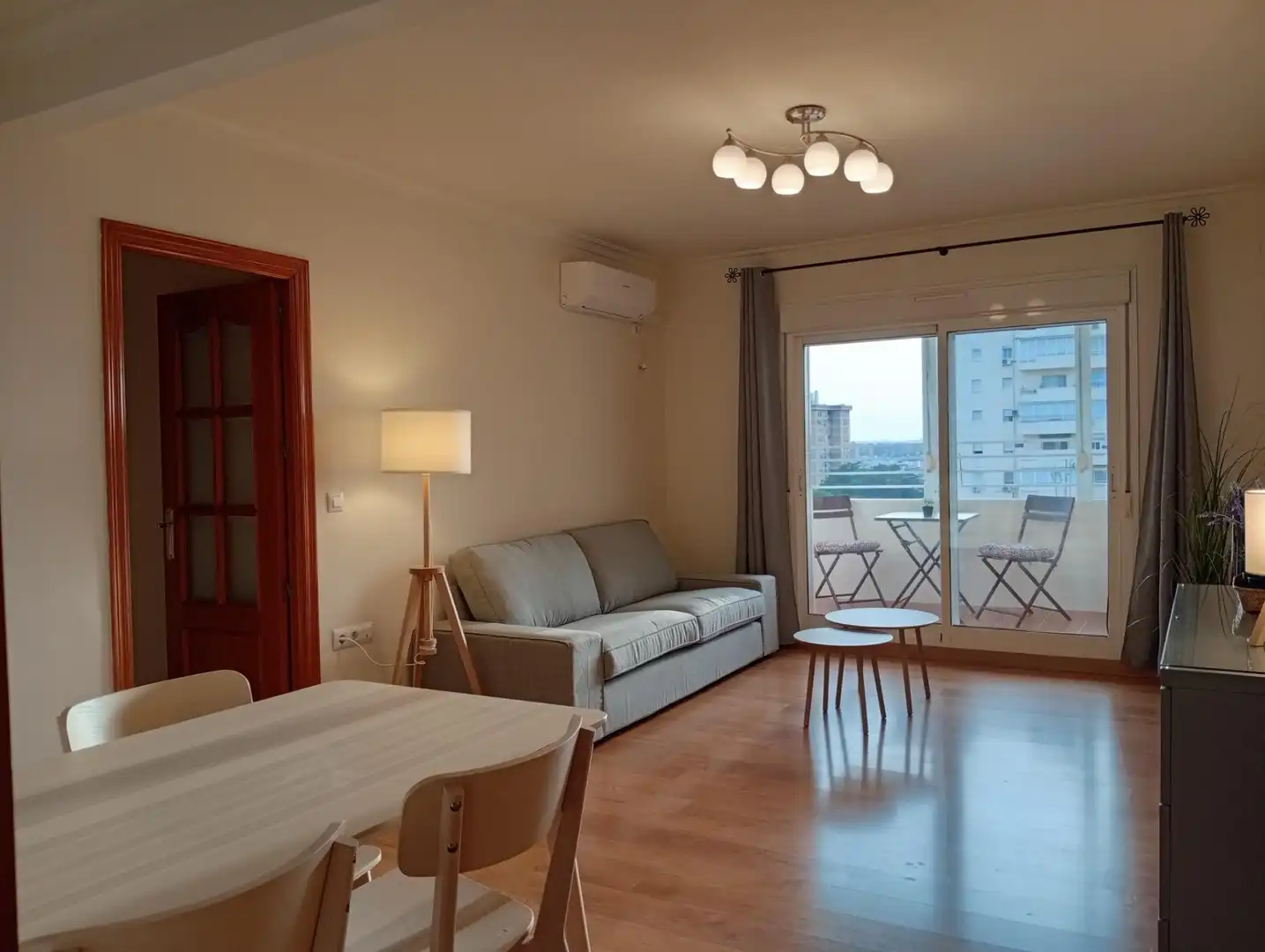 Wohnzimmer von Wohnung zur Miete in Sevilla mit Klimaanlage, Terrasse und Möbliert