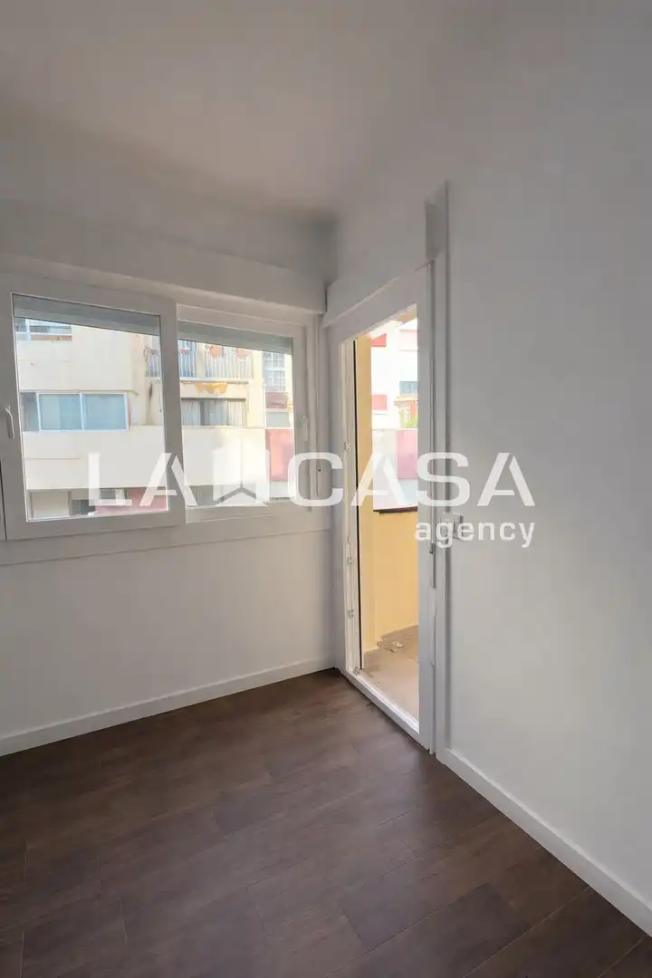 Flat with terrace for sale in Calle Radio Algeciras, imagen 5