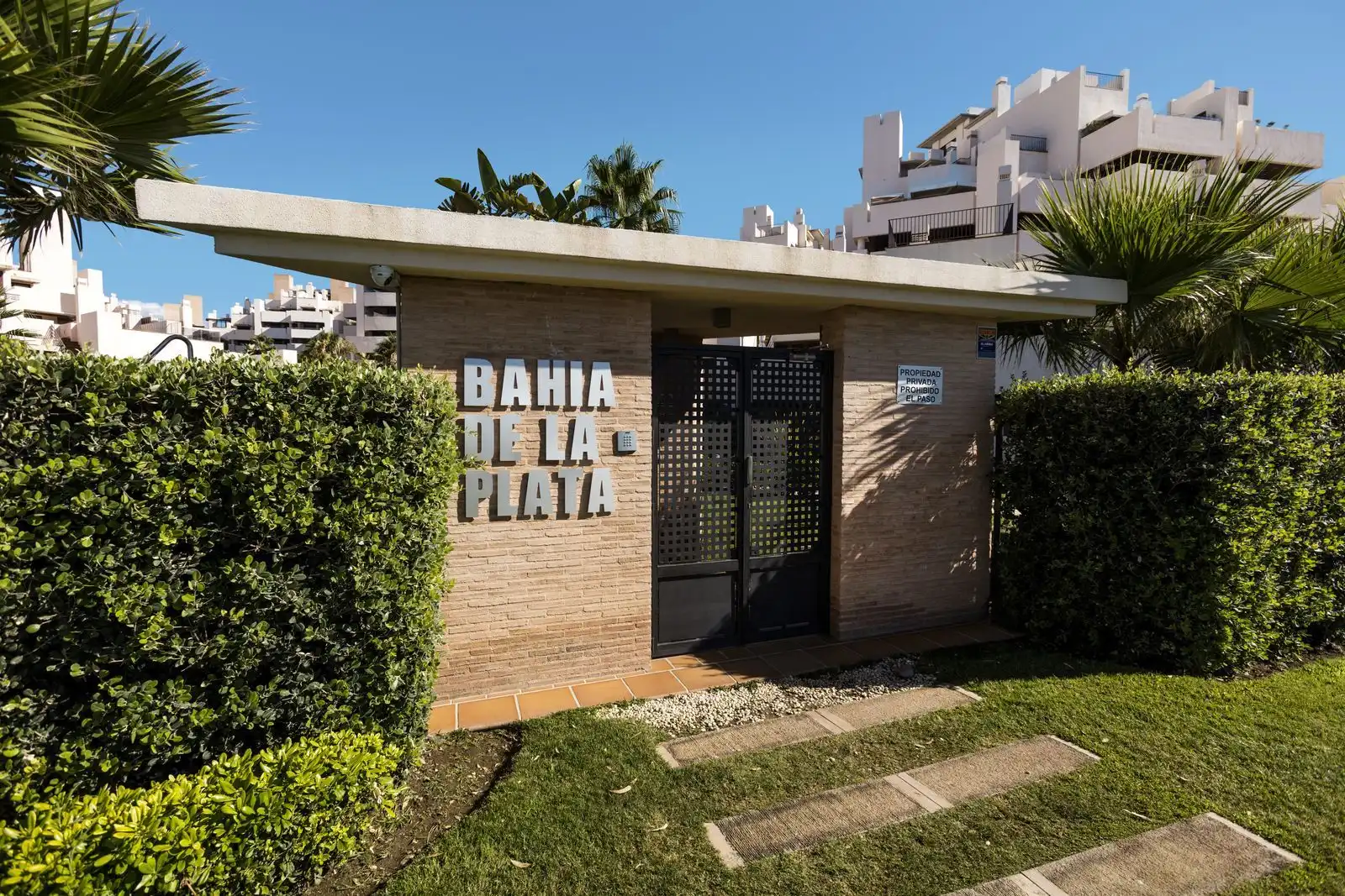 Vista exterior de Dúplex en venda en Estepona amb Aire condicionat, Terrassa i Traster
