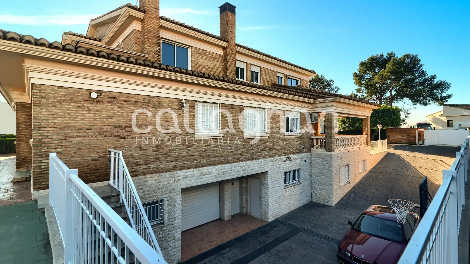Vista exterior de Casa o xalet en venda en Torrent amb Aire condicionat, Calefacció i Jardí privat