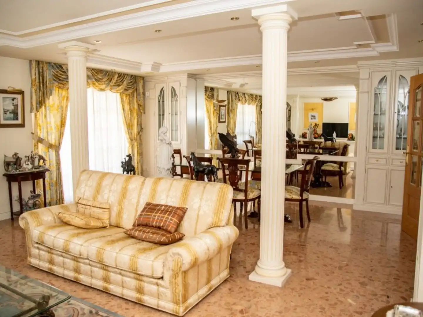 Comedor de Casa adosada en venta en Cuarte de Huerva con Aire acondicionado, Calefacción y Jardín privado