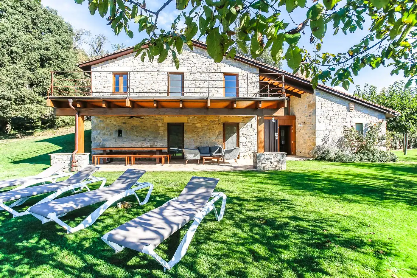 Garden of Country homes for sale in Montagut i Oix  with Private garden, Terrace and Swimming Pool