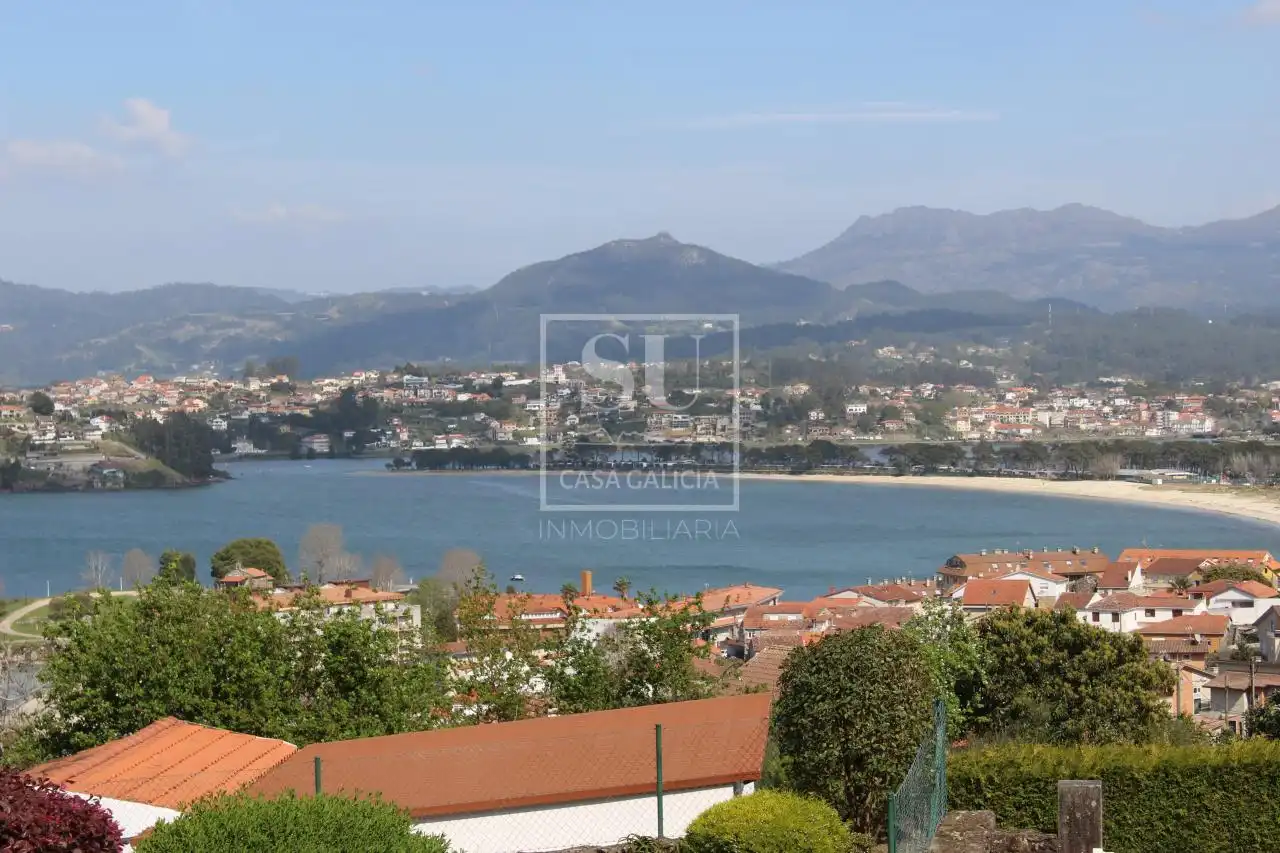 Vista exterior de Casa o xalet en venda en Baiona amb Calefacció, Jardí privat i Terrassa