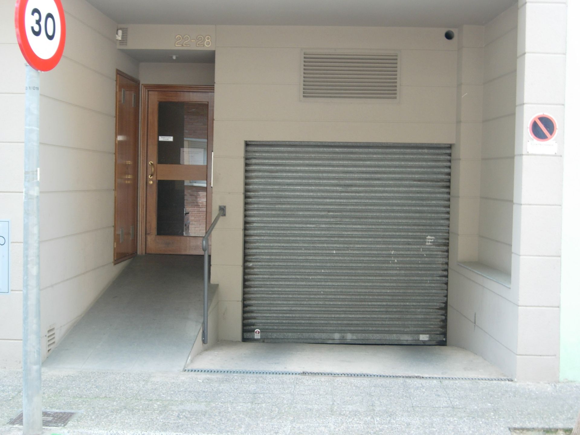 Garaje de alquiler en Carrer de Sant Salvador d'Horta, 37, Eixample Sud – Migdia