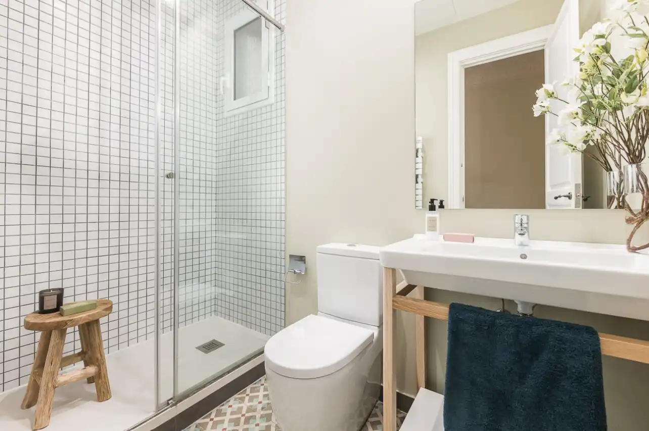 Baño de Apartamento de alquiler en Barcelona con Aire acondicionado, Calefacción y Amueblado