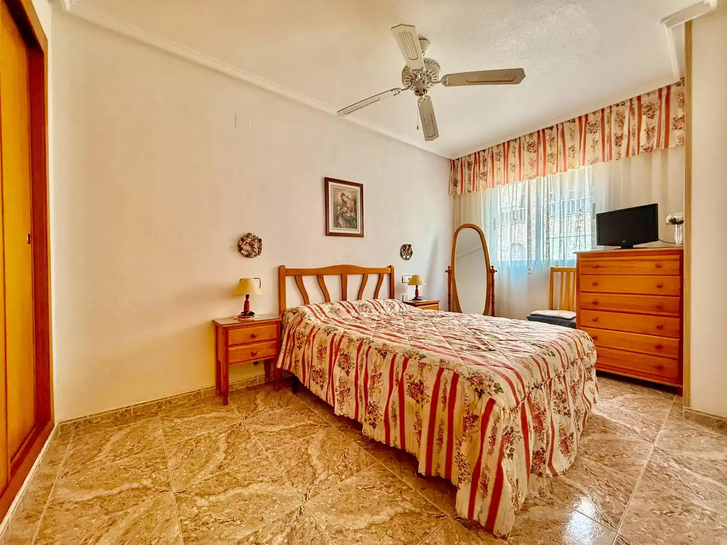 Apartamento con ascensor en venta en Avenida PINOSO DE 12, imagen 28