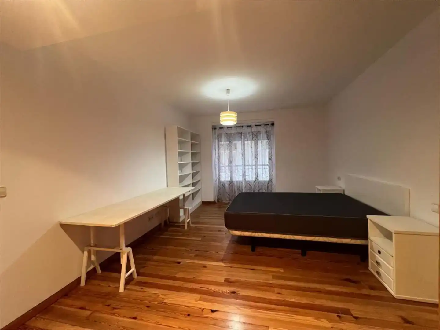 Schlafzimmer von Wohnung zur Miete in  Valencia Capital mit Klimaanlage und Balkon