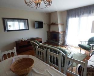 Sala d'estar de Pis de lloguer en Bellver de Cerdanya amb Moblat i Balcó