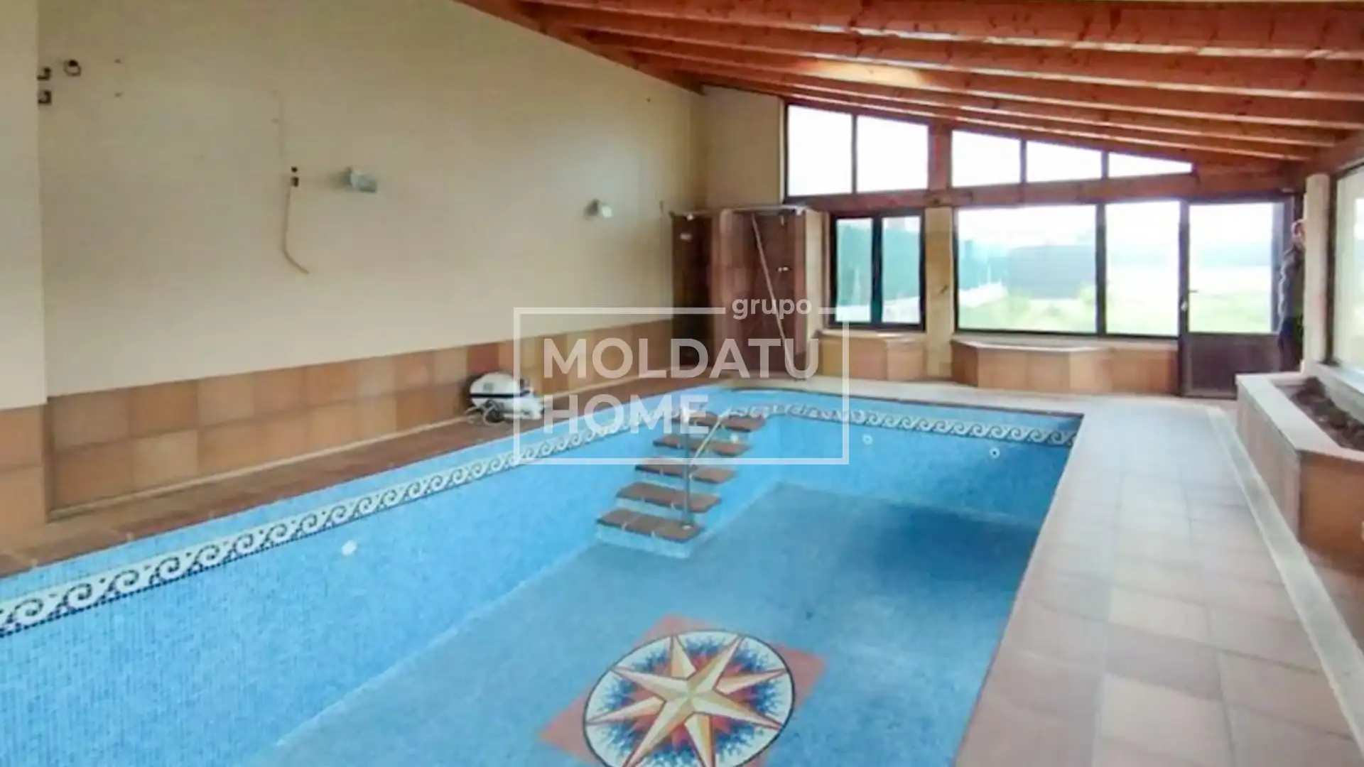 Piscina de Casa o chalet en venta en Villarcayo de Merindad de Castilla la Vieja con Calefacción, Terraza y Trastero