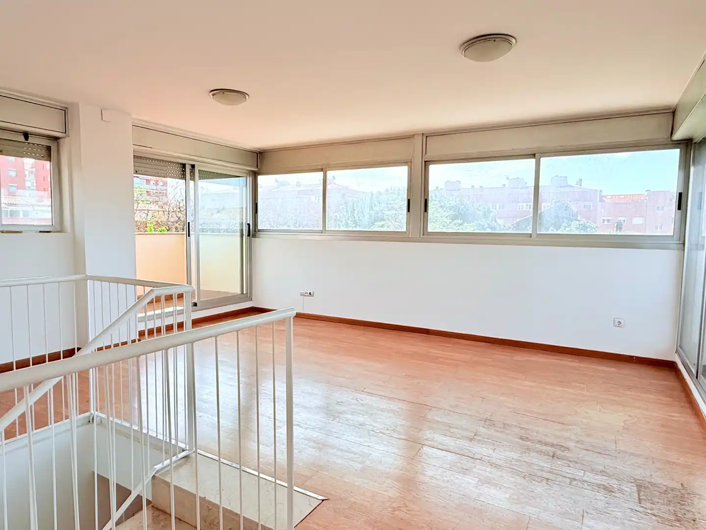 Sala de estar de Casa adosada de alquiler en Sant Feliu de Llobregat con Aire acondicionado, Calefacción y Jardín privado