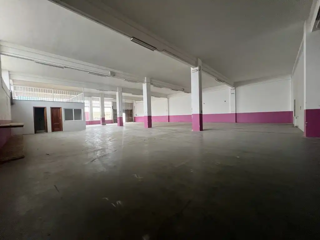 Industrial buildings for rent in Padrón