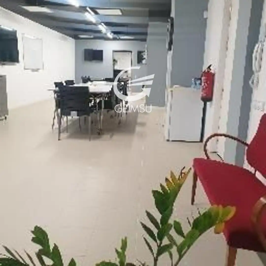 Gewerbefläche zum Verkauf in CALLE DE LA PUBILLA CASES, imagen 2