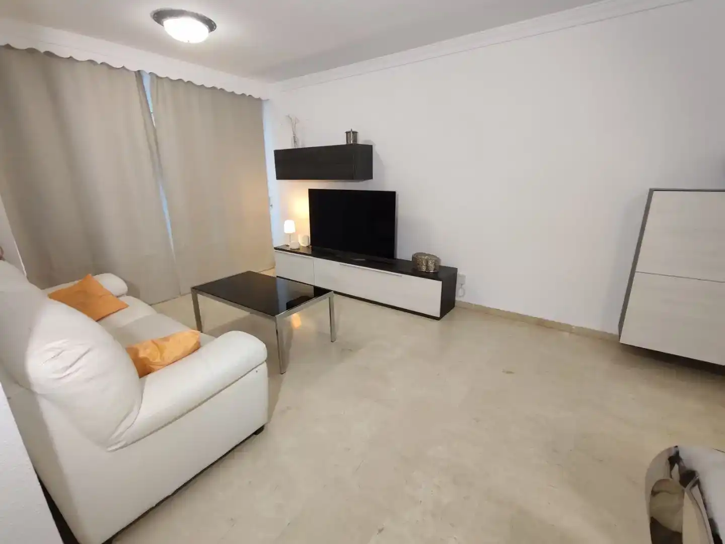 Living room of Flat for sale in Mijas