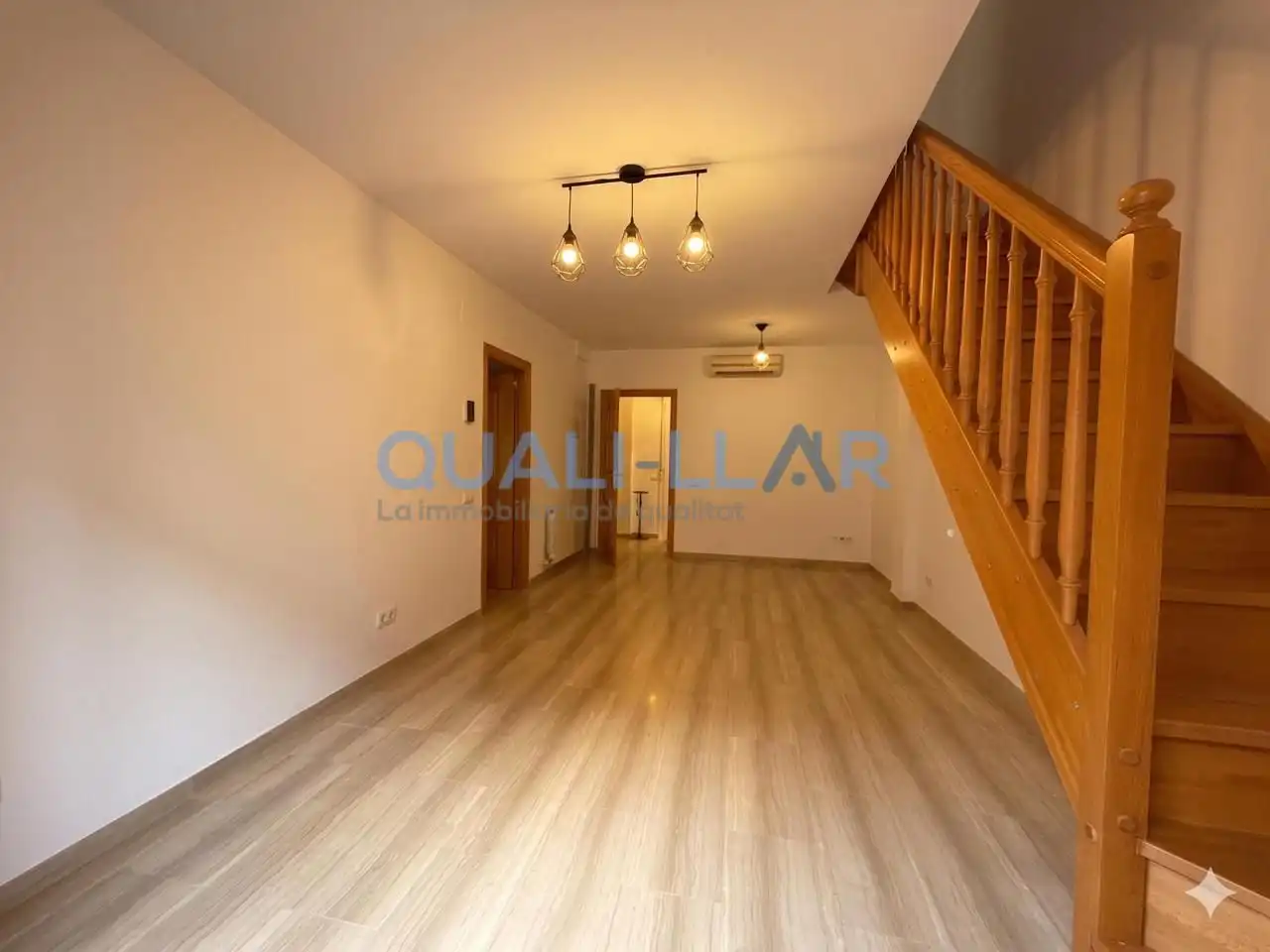 Piso en venta en Cornellà de Llobregat con Aire acondicionado, Calefacción y Parquet
