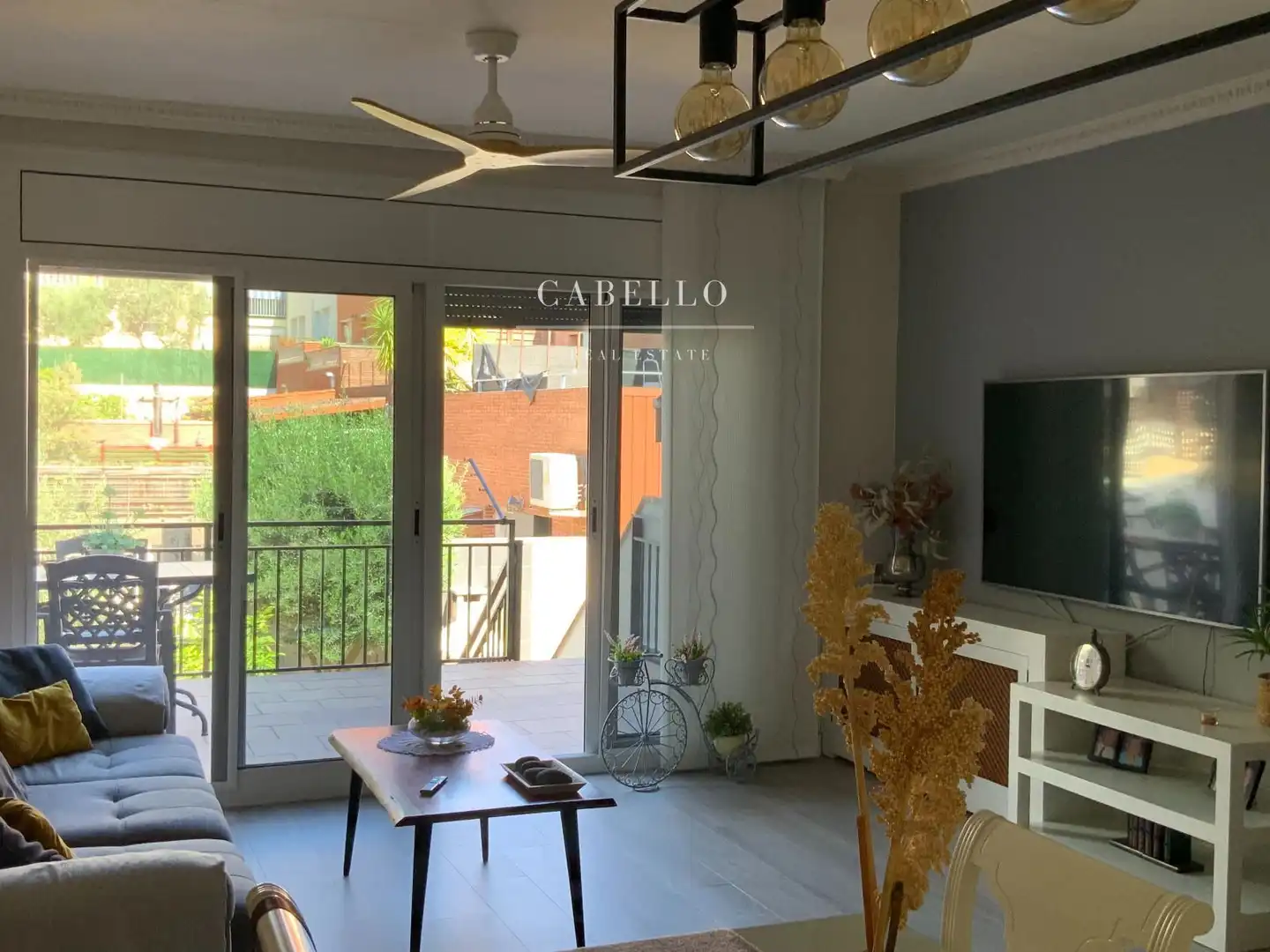 Living room of Houses for sale in Terrassa  with Air Conditioner, Heating and Parquet flooring