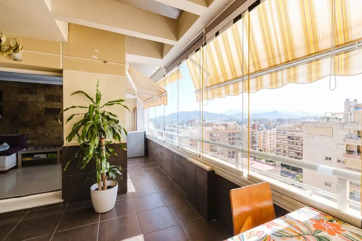 Attique avec terrasse à vendre à Avenida del Editor Ángel Caffarena