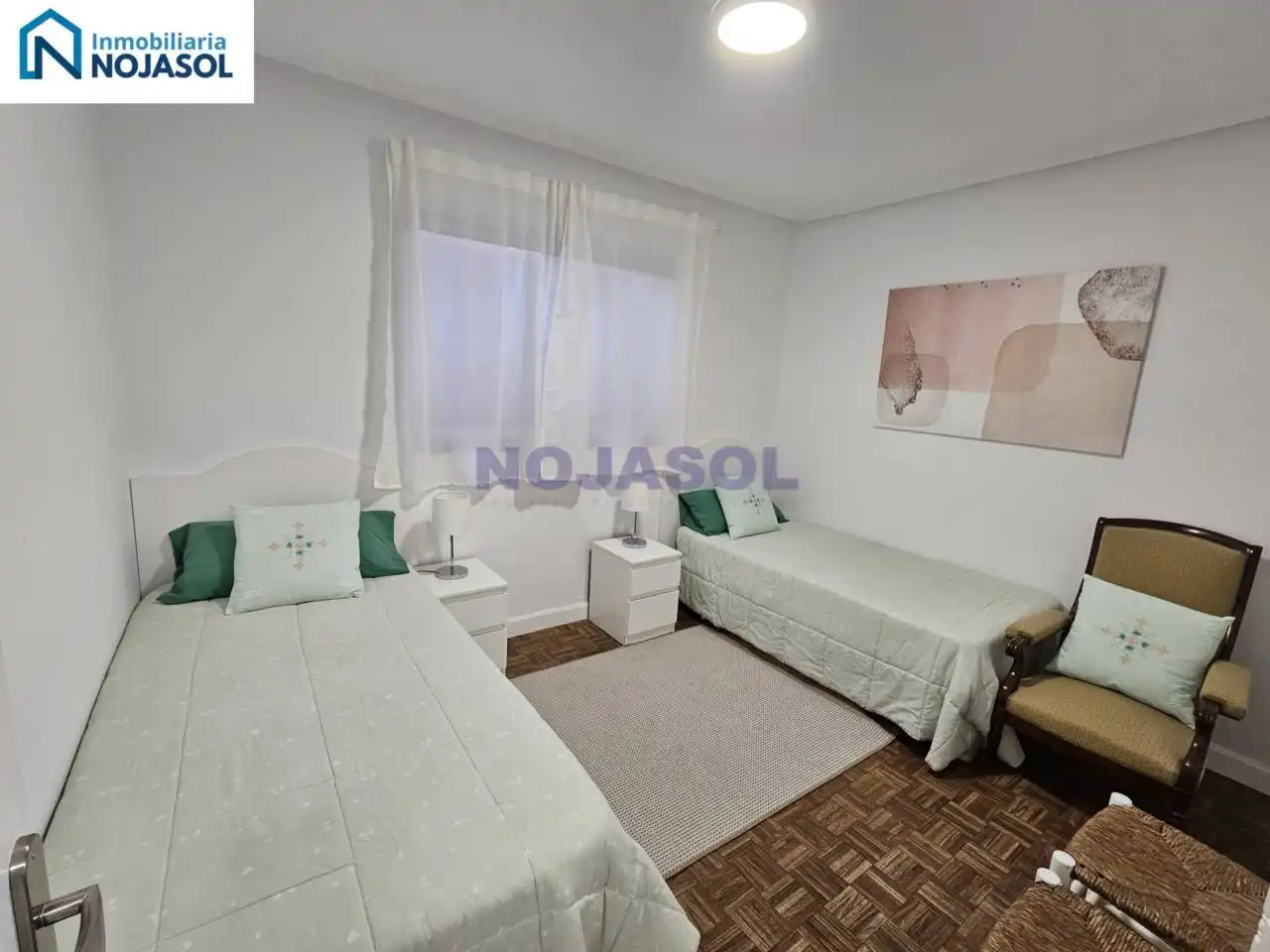 Habitación de Apartamento en venta en Laredo con Calefacción, Parquet y Terraza