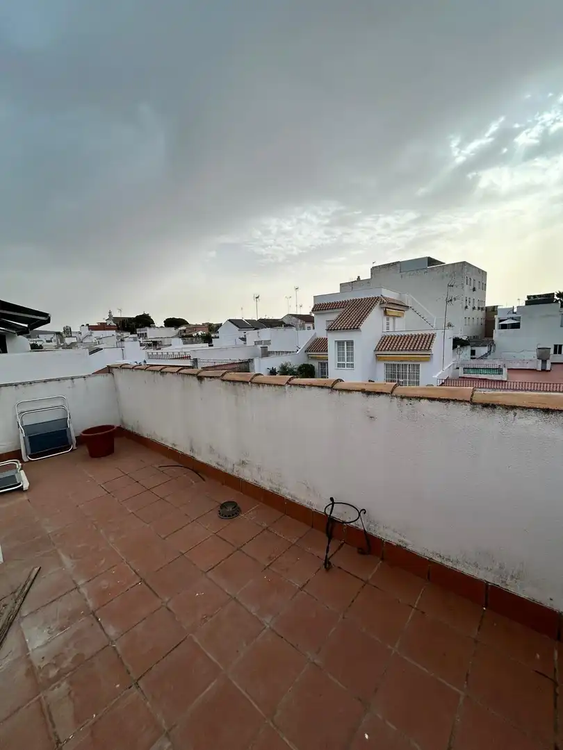 Vista exterior de Casa o chalet en venta en Dos Hermanas con Aire acondicionado, Parquet y Trastero