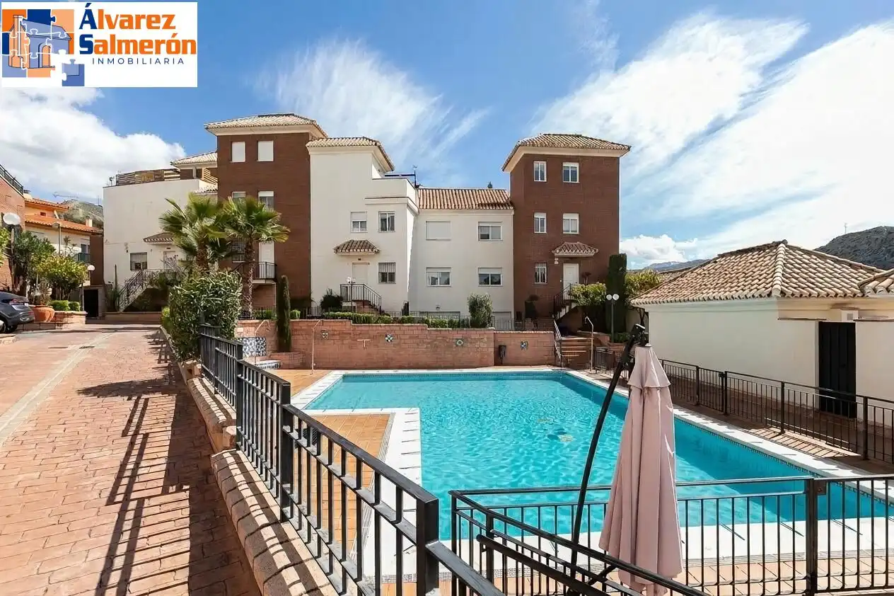 Maison mitoyenne avec piscine à vendre à Genil