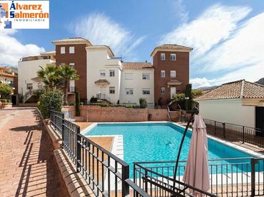 Adossat amb piscina en venda a Genil