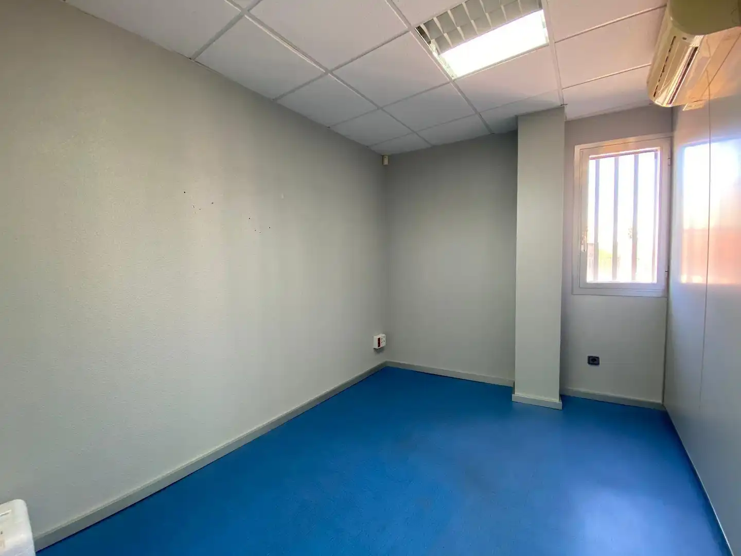 Nave industrial en venta en Torres de la Alameda