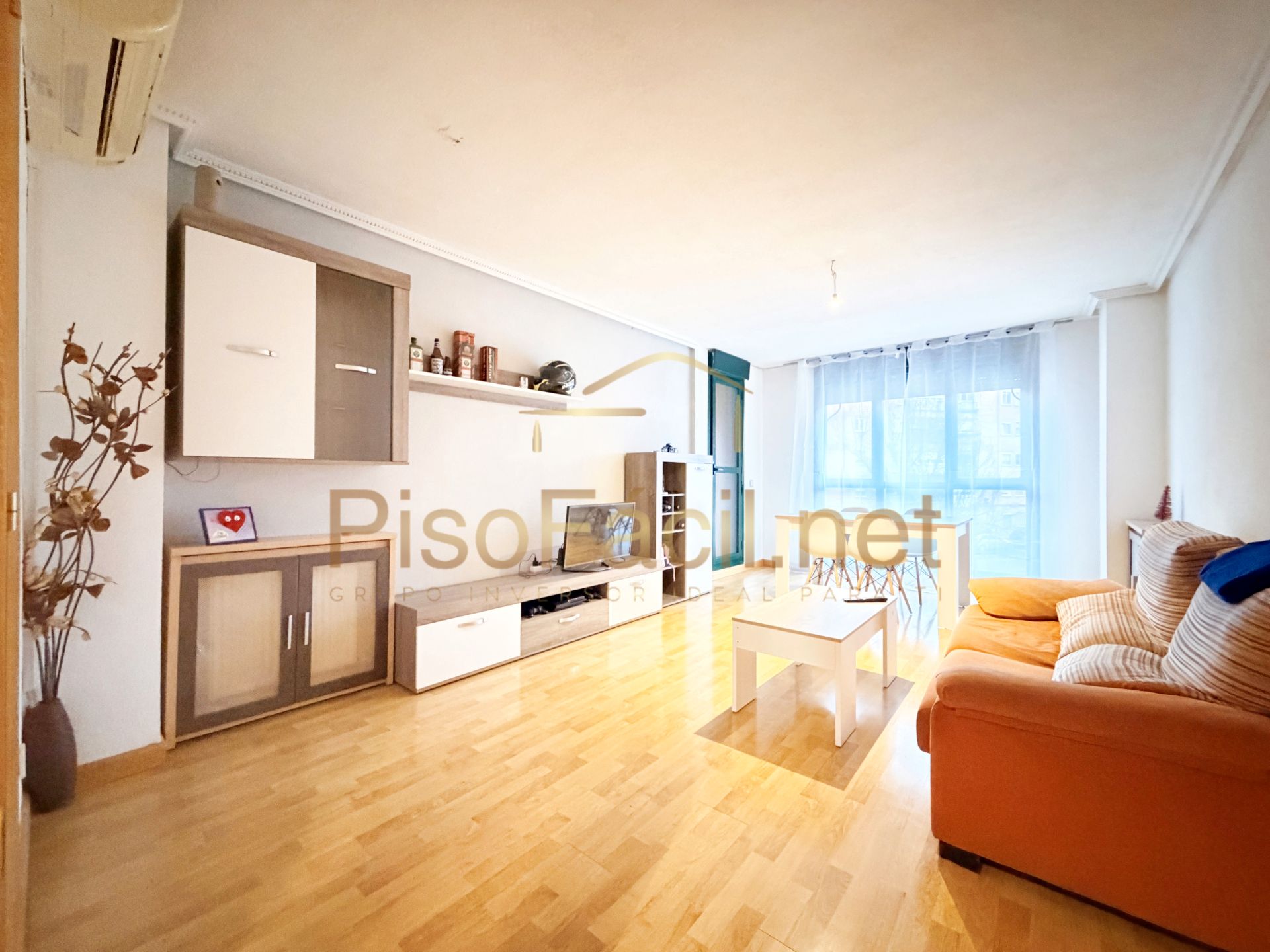 Sala d'estar de Pis en venda en Parla amb Calefacció, Terrassa i Traster