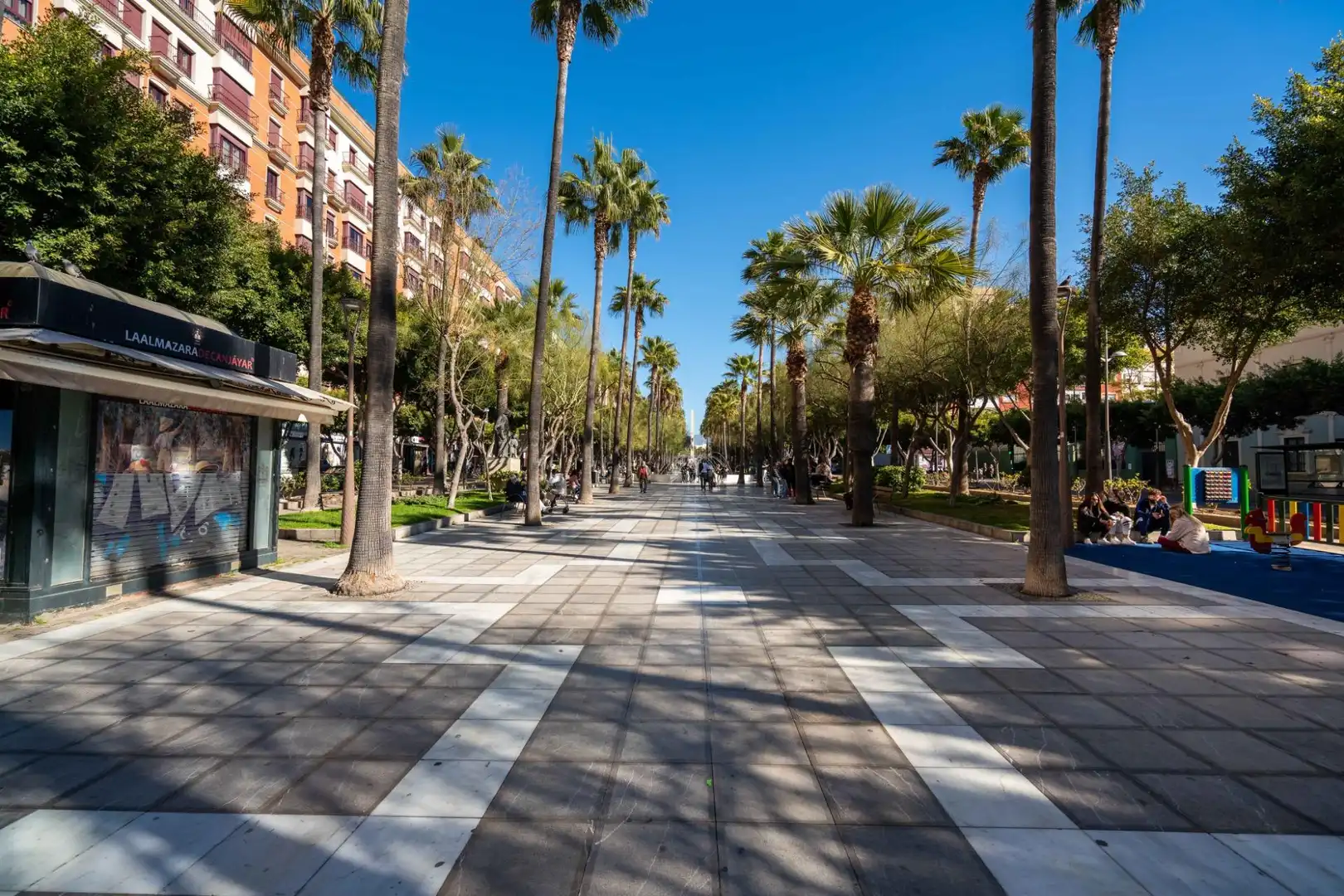 Vista exterior de Pis en venda en Almería amb Aire condicionat, Calefacció i Parquet
