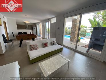 Detached house with pool for sale in Alcanar