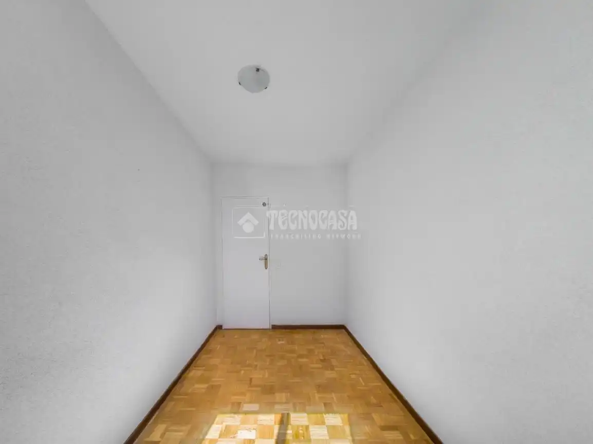 Habitación de Piso en venta en Madrid con Calefacción, Parquet y Terraza