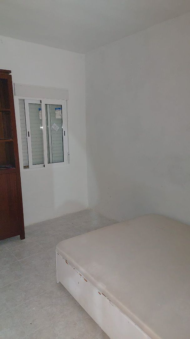 Habitación de Piso de alquiler en  Zaragoza Capital con Horno y Lavadora