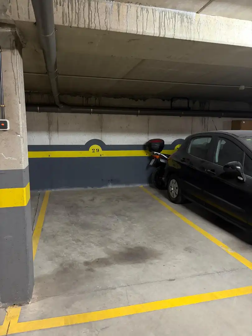 Parkplatz von Garage zur Miete in Brunete
