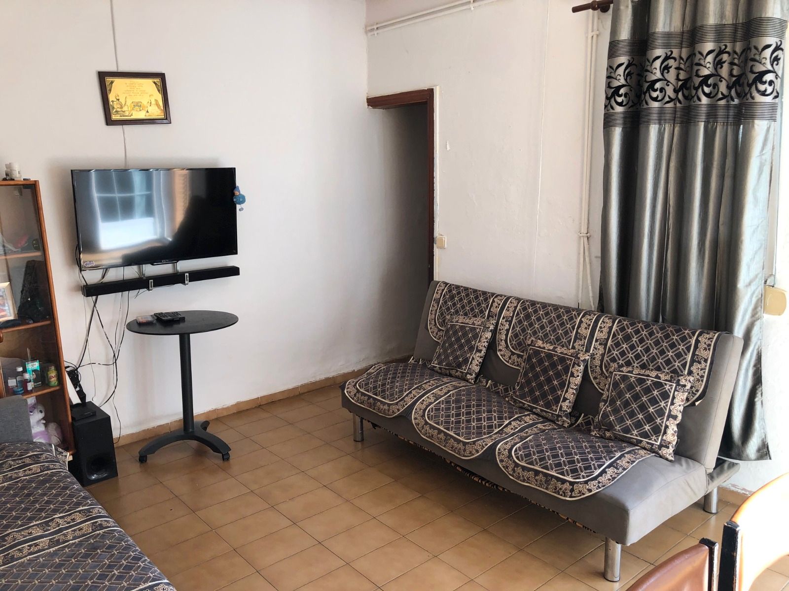 Sala d'estar de Casa o xalet en venda en Santa Coloma de Gramenet amb Jardí privat, Terrassa i Traster