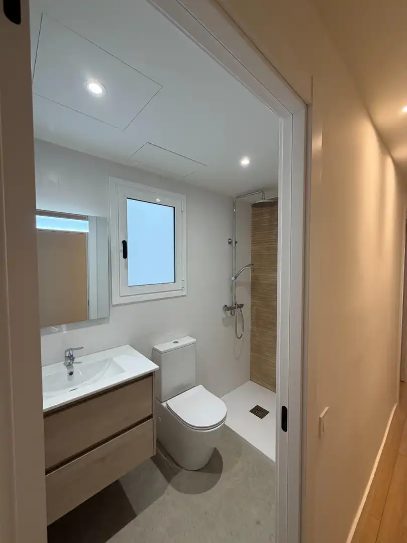 Bathroom of Flat for sale in Sabadell  with Air Conditioner, Heating and Parquet flooring