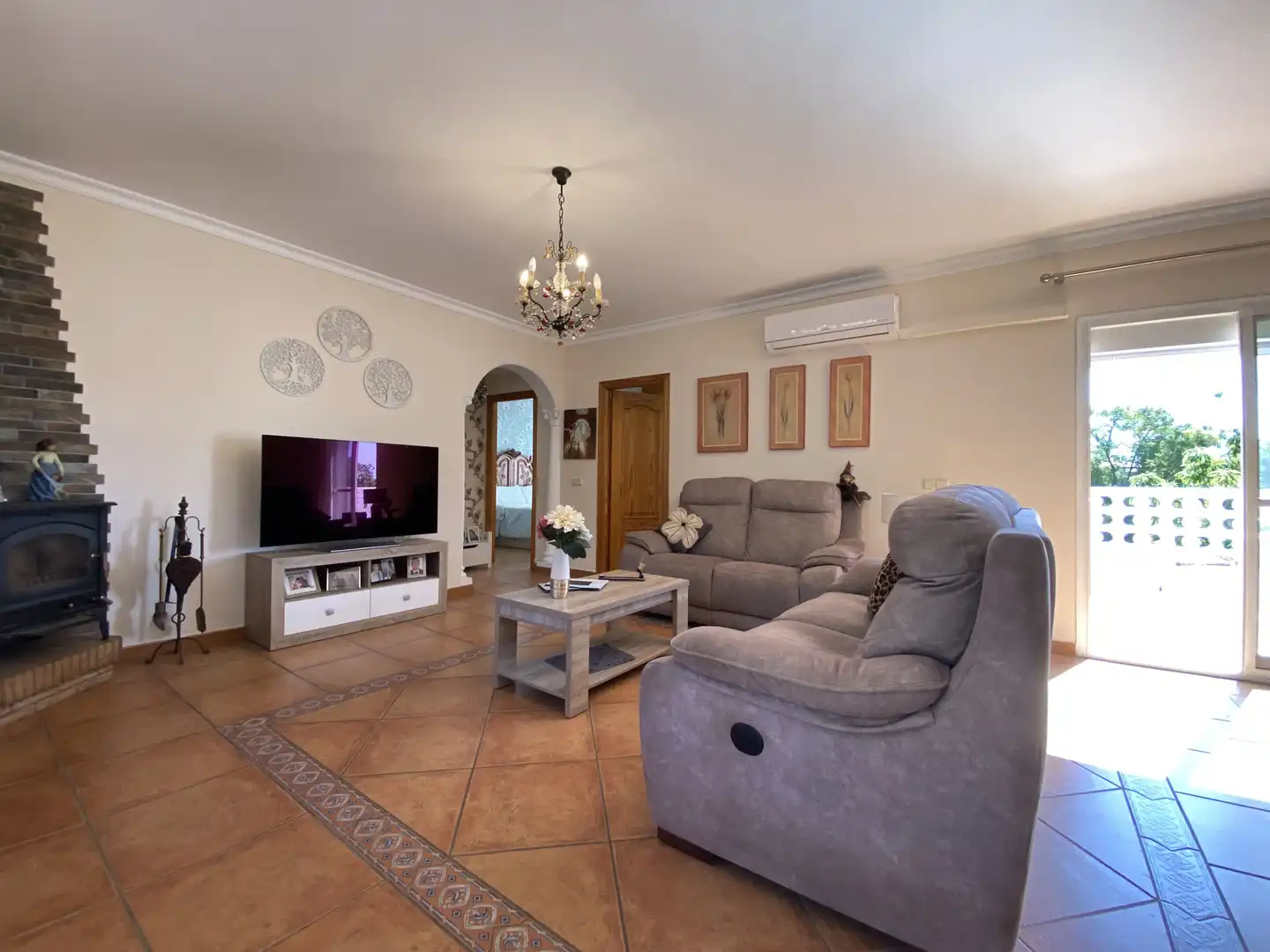 Living room of Country homes for sale in Estepona  with Air Conditioner, Private garden and Terrace