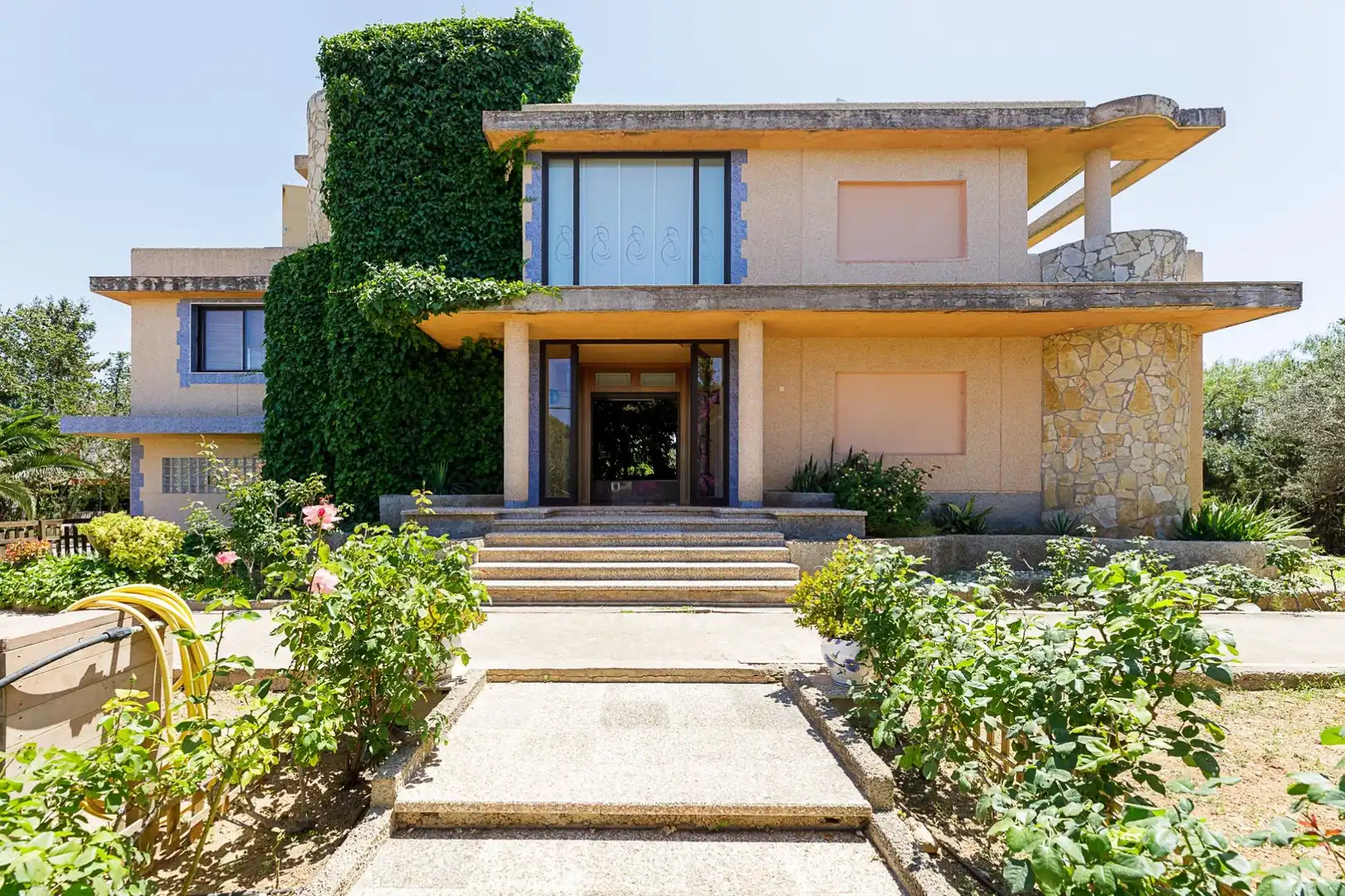 Vista exterior de Casa o xalet en venda en Marratxí amb Aire condicionat, Calefacció i Jardí privat