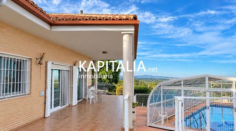 Chalet en venta en Alberic, piscina cubierta y parcela de más de 1.000 m2