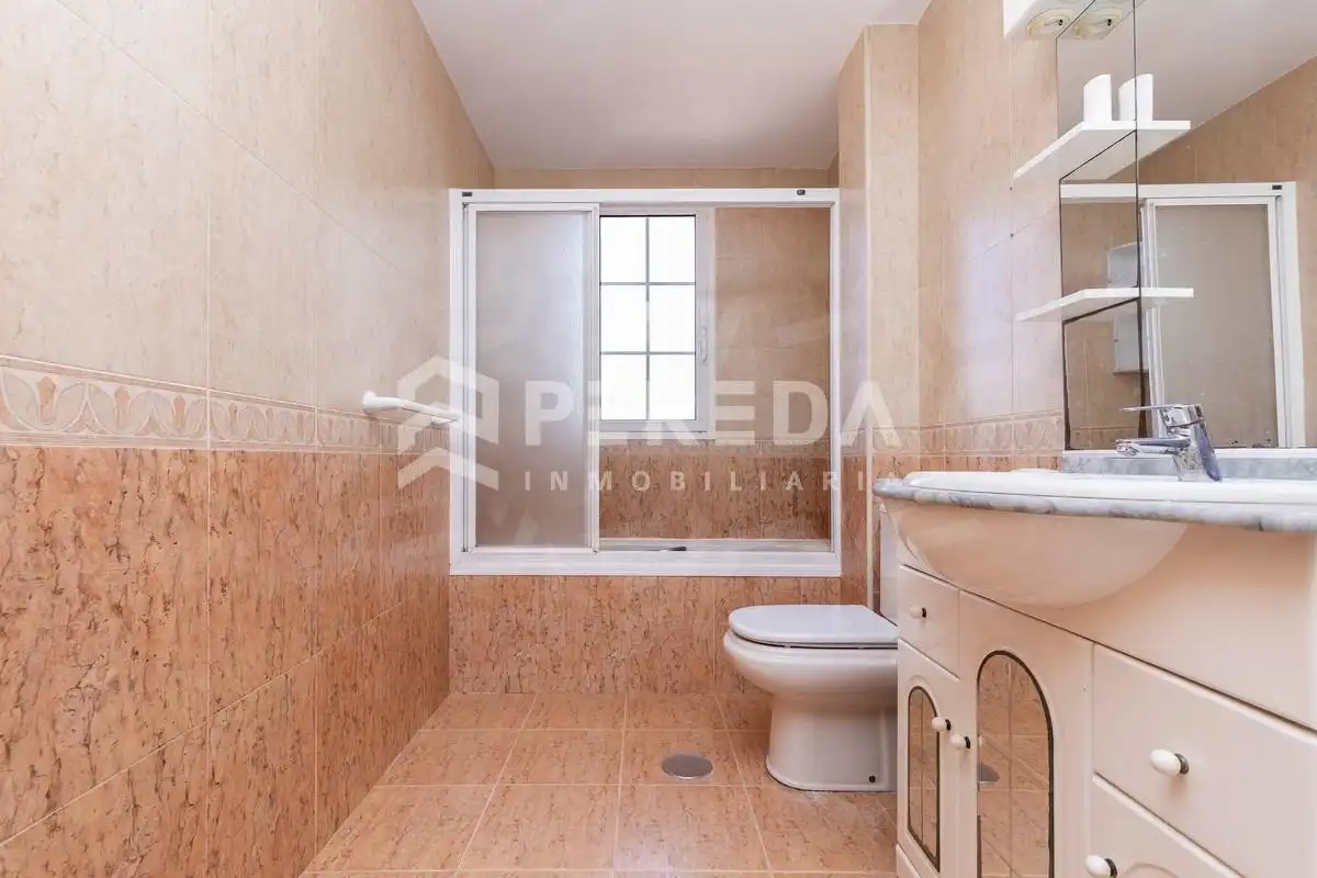 Baño de Piso en venta en Roquetas de Mar con Aire acondicionado