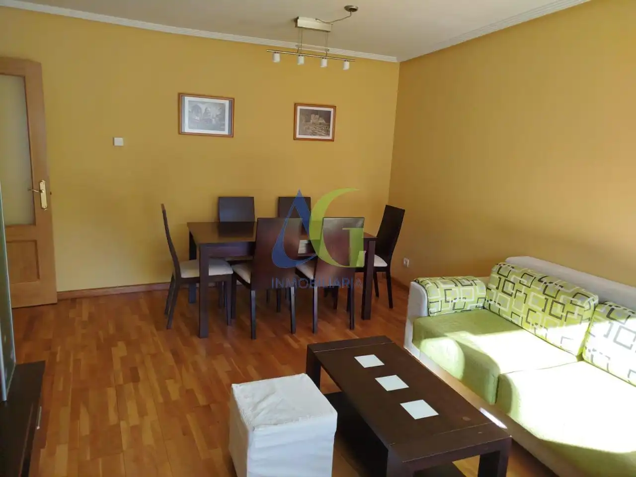 Menjador de Apartament de lloguer en Villaquilambre amb Calefacció, Parquet i Traster