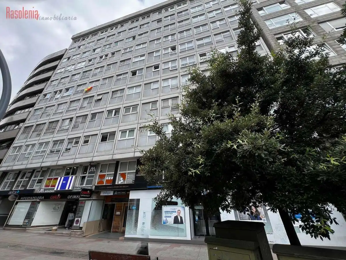 Flat with lift to rent in De Pontevedra